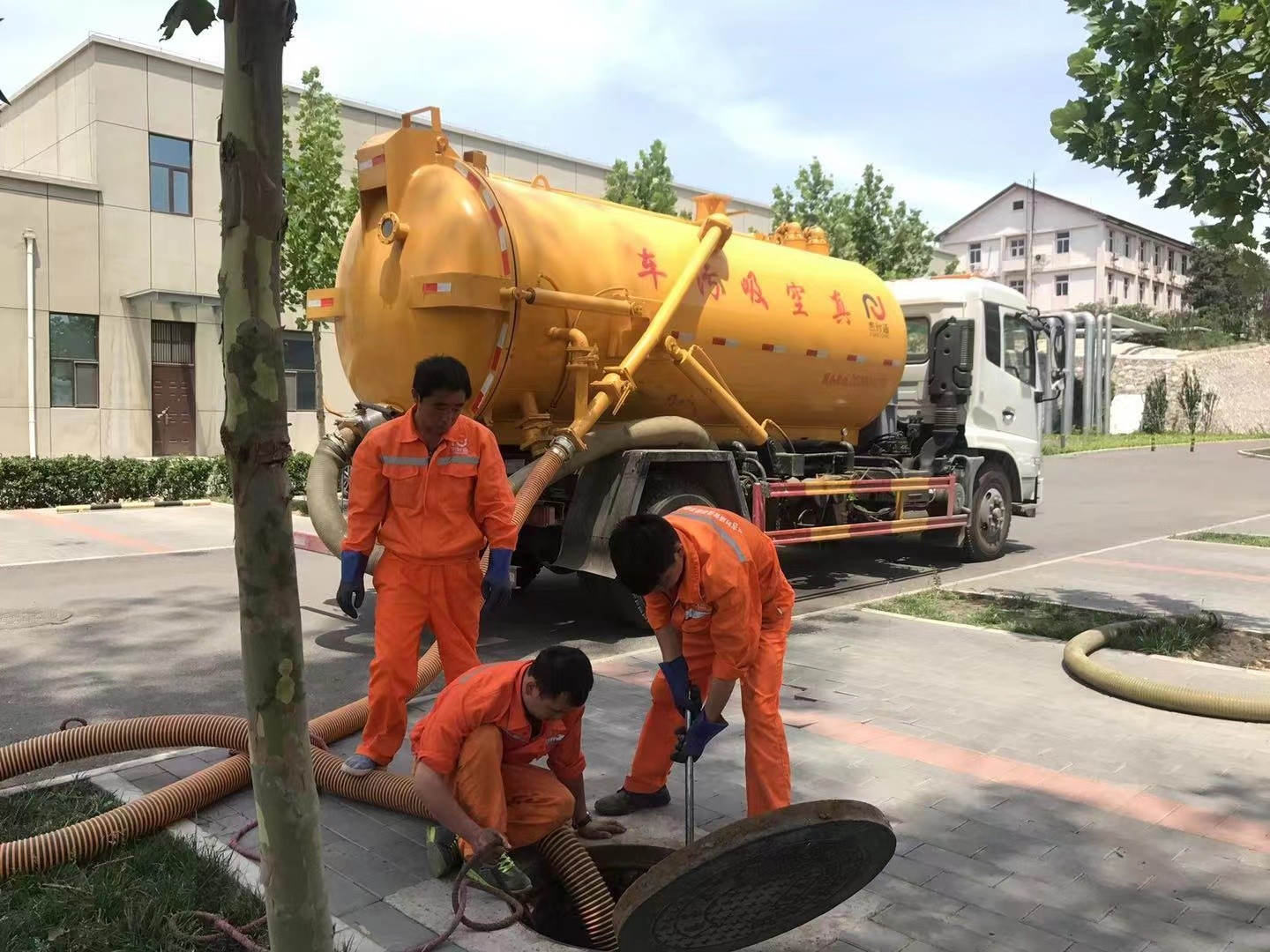灵璧化粪池清理与5-8吨吸粪车施工效率分析